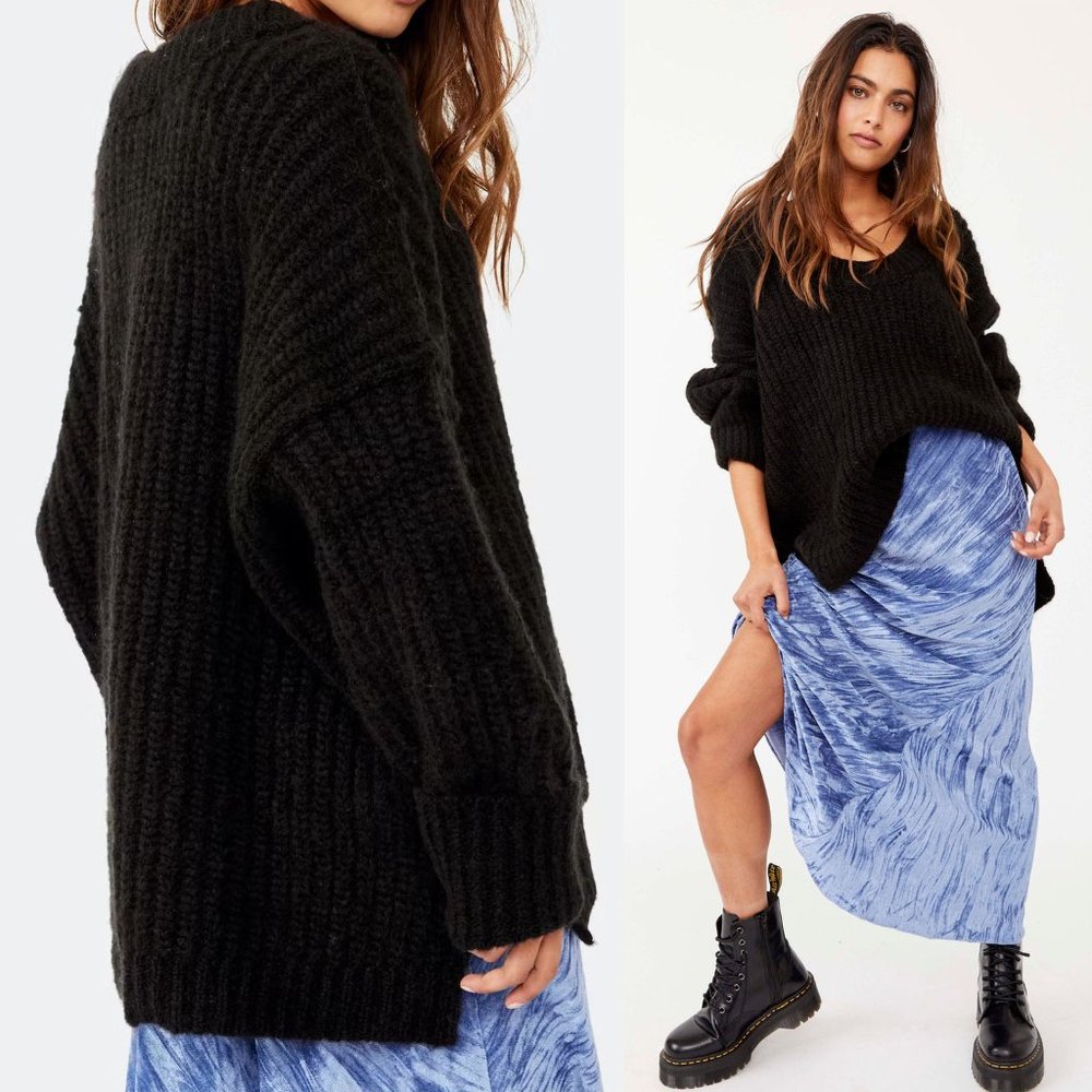 NEW Free People Blue Bell U V Neck Oversize Slouchy Tunic Sweater Black $128 S - Picture 4 of 10